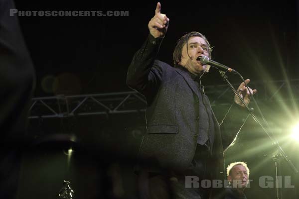 EINSTURZENDE NEUBAUTEN - 2017-05-28 - PARIS - Nef Nord - Grande Halle - Christian Emmerich [Blixa Bargeld] - Joachim Stezelczyk